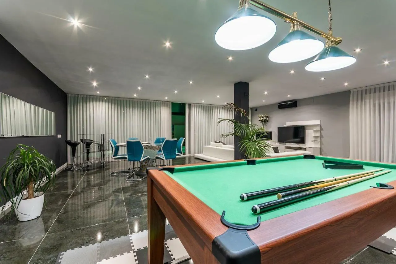 Luxurious Villa Marly III To Two Minutes The Beach Castelldefels Holiday home